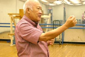 Moy Bing Wah teaches details of the Chung Choi